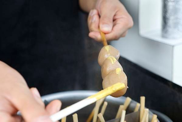 山形平民小吃  咚咚燒  芋煮  出汁  寒鱈汁  蒟蒻丸子