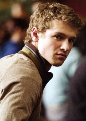 Freddie Stroma 07