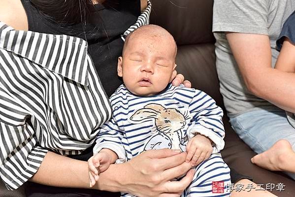剃胎毛、滿月剃頭、嬰兒剃頭、嬰兒理髮、嬰兒剃髮、嬰兒剃胎毛、嬰兒滿月剃頭、林寶寶剃頭、剃胎毛儀式、剃胎毛吉祥話、滿月剃頭儀式、滿月剃頭吉祥話、林寶寶剃胎毛、林寶寶滿月剃頭理髮、 台北市南港區剃胎毛、台北市南港區滿月剃頭、台北市南港區嬰兒剃頭剃胎毛、台北市南港區嬰兒理髮、台北市中嬰兒剃髮、 林寶寶(台北市南港區到府嬰兒林寶寶滿月剃頭理髮、到府嬰兒剃胎毛儀式吉祥話)。到府剃頭剃胎毛主持、專業拍照、DVD光碟、證書。★購買「臍帶章、肚臍章、胎毛筆刷印章」贈送：剃頭、收涎、抓周，三選一。2022.08.25照片9