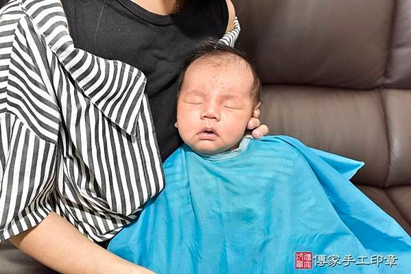 剃胎毛、滿月剃頭、嬰兒剃頭、嬰兒理髮、嬰兒剃髮、嬰兒剃胎毛、嬰兒滿月剃頭、林寶寶剃頭、剃胎毛儀式、剃胎毛吉祥話、滿月剃頭儀式、滿月剃頭吉祥話、林寶寶剃胎毛、林寶寶滿月剃頭理髮、 台北市南港區剃胎毛、台北市南港區滿月剃頭、台北市南港區嬰兒剃頭剃胎毛、台北市南港區嬰兒理髮、台北市中嬰兒剃髮、 林寶寶(台北市南港區到府嬰兒林寶寶滿月剃頭理髮、到府嬰兒剃胎毛儀式吉祥話)。到府剃頭剃胎毛主持、專業拍照、DVD光碟、證書。★購買「臍帶章、肚臍章、胎毛筆刷印章」贈送：剃頭、收涎、抓周，三選一。2022.08.25照片6