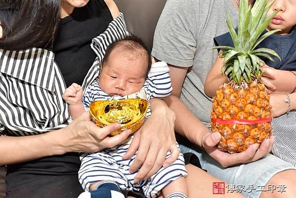 剃胎毛、滿月剃頭、嬰兒剃頭、嬰兒理髮、嬰兒剃髮、嬰兒剃胎毛、嬰兒滿月剃頭、林寶寶剃頭、剃胎毛儀式、剃胎毛吉祥話、滿月剃頭儀式、滿月剃頭吉祥話、林寶寶剃胎毛、林寶寶滿月剃頭理髮、 台北市南港區剃胎毛、台北市南港區滿月剃頭、台北市南港區嬰兒剃頭剃胎毛、台北市南港區嬰兒理髮、台北市中嬰兒剃髮、 林寶寶(台北市南港區到府嬰兒林寶寶滿月剃頭理髮、到府嬰兒剃胎毛儀式吉祥話)。到府剃頭剃胎毛主持、專業拍照、DVD光碟、證書。★購買「臍帶章、肚臍章、胎毛筆刷印章」贈送：剃頭、收涎、抓周，三選一。2022.08.25照片5