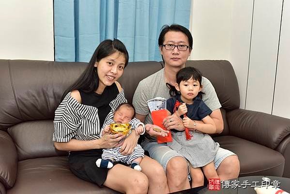 剃胎毛、滿月剃頭、嬰兒剃頭、嬰兒理髮、嬰兒剃髮、嬰兒剃胎毛、嬰兒滿月剃頭、林寶寶剃頭、剃胎毛儀式、剃胎毛吉祥話、滿月剃頭儀式、滿月剃頭吉祥話、林寶寶剃胎毛、林寶寶滿月剃頭理髮、 台北市南港區剃胎毛、台北市南港區滿月剃頭、台北市南港區嬰兒剃頭剃胎毛、台北市南港區嬰兒理髮、台北市中嬰兒剃髮、 林寶寶(台北市南港區到府嬰兒林寶寶滿月剃頭理髮、到府嬰兒剃胎毛儀式吉祥話)。到府剃頭剃胎毛主持、專業拍照、DVD光碟、證書。★購買「臍帶章、肚臍章、胎毛筆刷印章」贈送：剃頭、收涎、抓周，三選一。2022.08.25照片11