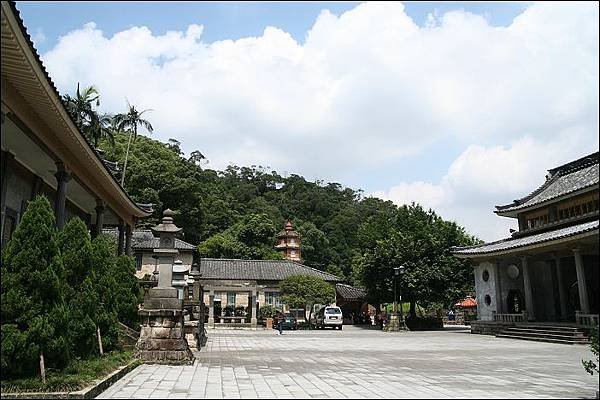 圓通禪寺俗稱圓通寺-釋迦牟尼佛、文殊菩薩、菩賢菩薩三尊大佛像