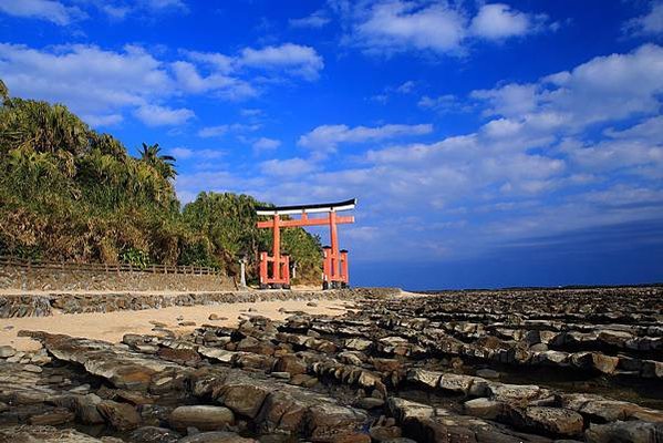 日本海神-住吉三神與神功皇后合稱「住吉大神」-神功皇后是一位