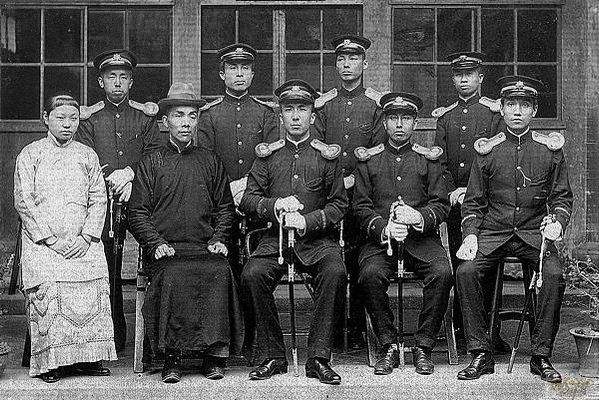 文官佩劍,軍官佩軍刀/教師之配劍/1876年的《廢刀令》, 