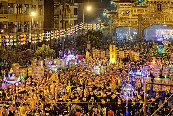 東港迎王平安祭典，東港人稱迎王-迎接代天巡狩的五位王爺神（千