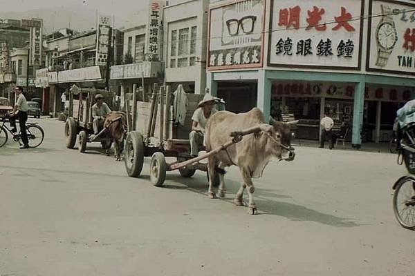 1965-1970年高雄牛車三輪人力車/各縣市文化力指標之一