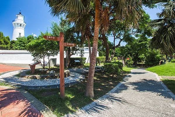 白沙岬燈塔（1898年建）國定古蹟-1901年啟用-塔身為雙