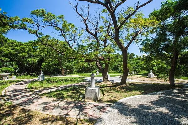 白沙岬燈塔（1898年建）國定古蹟-1901年啟用-塔身為雙
