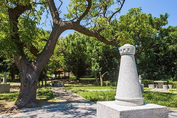 白沙岬燈塔（1898年建）國定古蹟-1901年啟用-塔身為雙