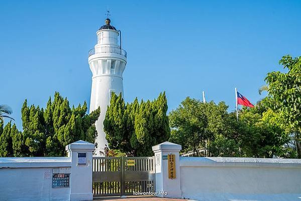 白沙岬燈塔（1898年建）國定古蹟-1901年啟用-塔身為雙