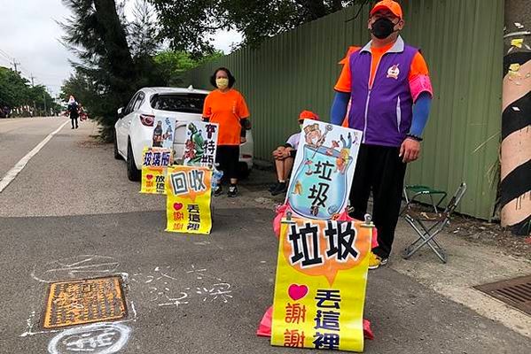 大甲媽回鑾轎頂掛700萬金匾額-每年大甲媽祖遶境回鑾期間，會