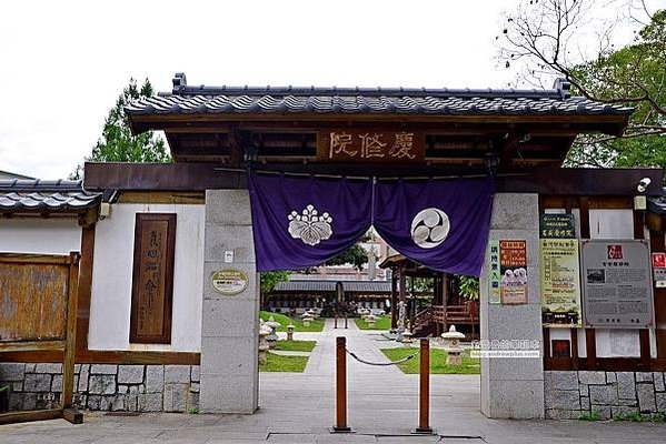 日本石佛在臺灣：日治時期移植臺灣的庶民信仰/巡禮文化/在墓地