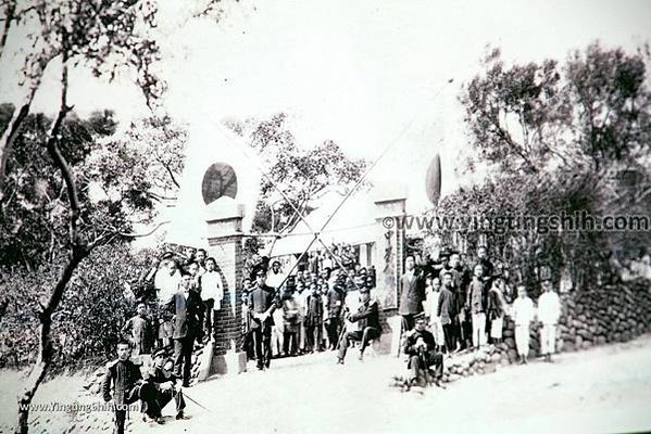 大湖口公學校之跡碑文/「民國前五年於中崙（即今湖口鄉波羅村）