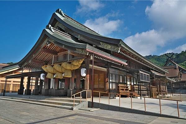 出雲大社「結良緣」聞名：求良緣必訪結緣神社-神社境內的兔子雕