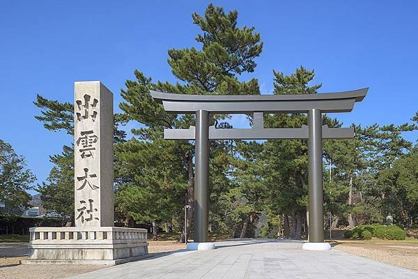 出雲大社「結良緣」聞名：求良緣必訪結緣神社-神社境內的兔子雕