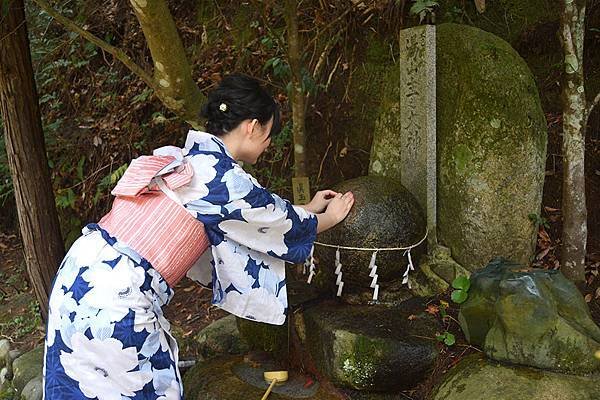 出雲大社「結良緣」聞名：求良緣必訪結緣神社-神社境內的兔子雕