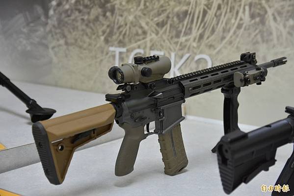 機槍/M82A1狙擊步槍/AK-47與M16/國軍開始逐步用