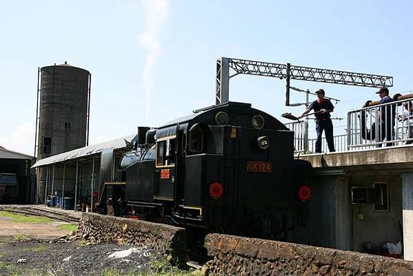 水鶴/火車加水站/給火車機車頭加煤加水-機務段都建有上煤台加