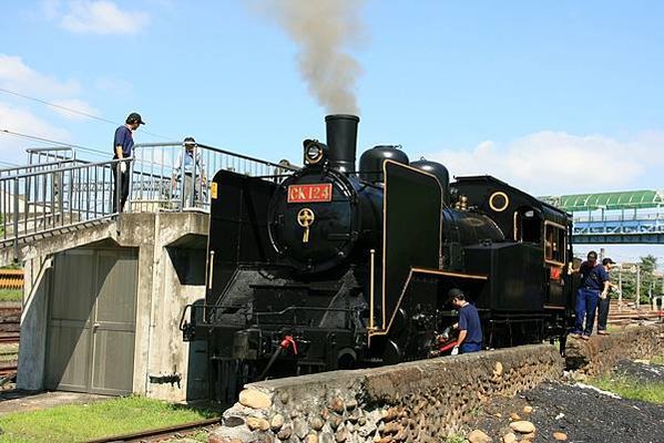 水鶴/火車加水站/給火車機車頭加煤加水-機務段都建有上煤台加