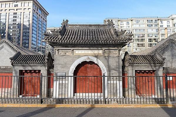 火神廟/南方之神主火，故曰火德星君，其身分有炎帝、祝融、回祿