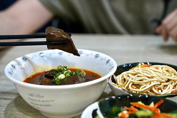 台中西區牛肉麵 牛谷飲食