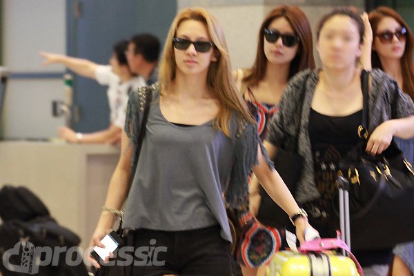 110730 SNSD @ Incheon Airport [by PROCESSIC @ SoshiFanClub] (1)