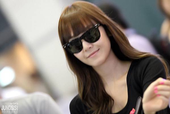 110730 SNSD @ Incheon Airport [by DeFfy @ JUNGSIS.com] (11)