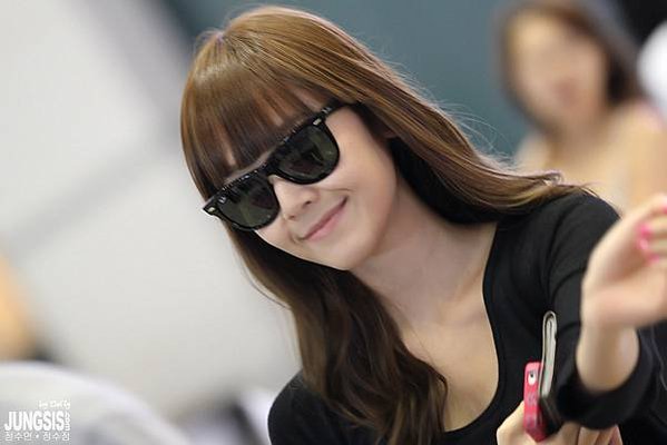 110730 SNSD @ Incheon Airport [by DeFfy @ JUNGSIS.com] (12)