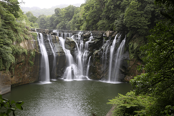 歷史的鐵道、天燈的故鄉~平溪線