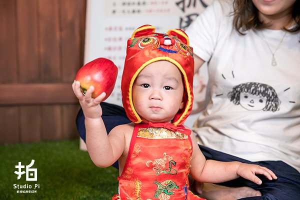 抓周,抓週,台中抓周,台中抓週,台中抓周拍照,抓週寫真,抓周寫真,抓週儀式,抓周儀式,台中抓周推薦,台中抓週推薦,拍拍抓周,拍拍抓週,抓周紀念,抓週紀念,抓週紀錄,抓周紀錄,周歲,週歲,滿周歲,滿週歲,抓周場地,抓週場地,抓周道具,抓週道具,慶生,周歲派對,虎衣虎帽,玩劇島,拍拍紀錄事務所,拍拍,小村日和抓周,小村日和,小夫妻抓周,苗栗抓周,彰化抓周