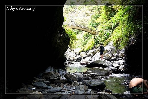 屏東霧台神山瀑布、山川琉璃吊橋★連假趴趴造