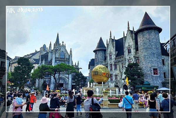 峴港 ❚ 巴拿⼭法國山城、黃金佛手橋、奇幻樂園★叮叮噹噹越南