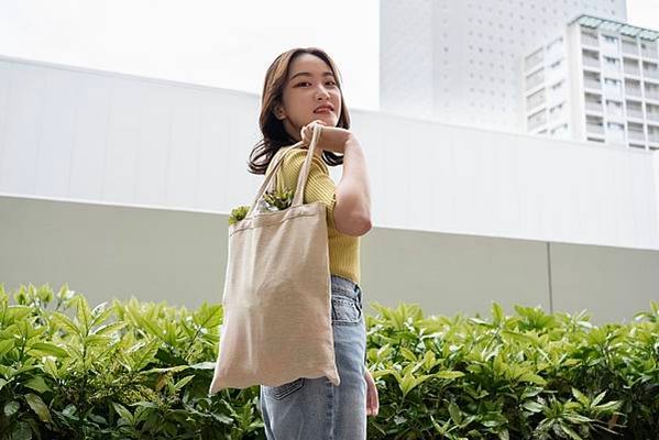 woman-carrying-groceries-tote-bag-medium-shot_23-2149410882 拷貝