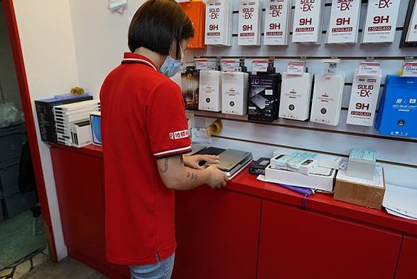 懶人換手機首選 「地標網通中壢店」 買iPhone 15 p