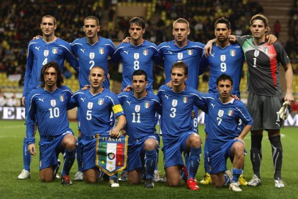 ItalyNationalFootballteamstartinglineupagainstCameroonFriendlygameonWednesdayMarch32010.jpg