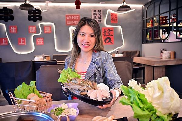 台北食記【市民大道餐廳推薦】正宗大陸妹子的苗妞串串香辣鍋，銅