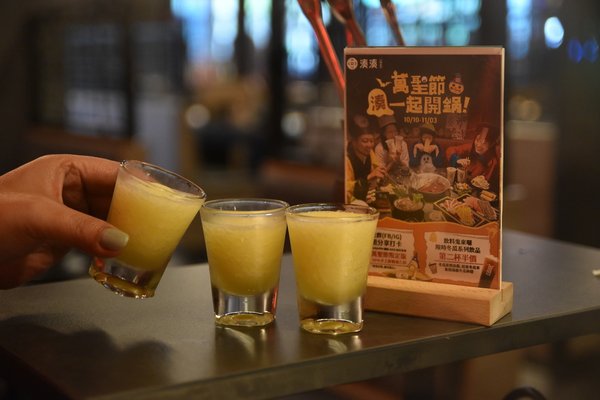 【台北美食】大巨蛋進駐了湊湊火鍋!號稱火鍋界的愛馬仕，湯底超