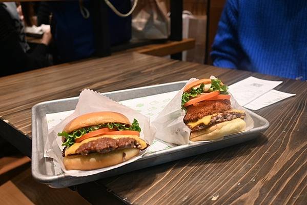 【日本大阪】SHAKE SHACK 日本大阪心齋橋站，裝潢打