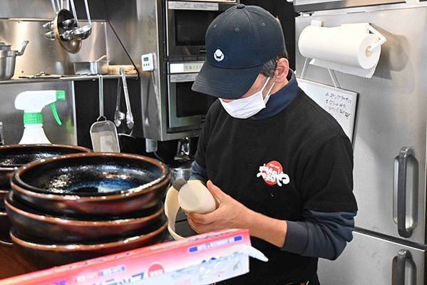【日本大阪】黑門市場居酒屋，大鍋煮真的好美味!