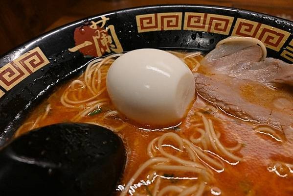 【日本京都】一蘭拉麵，京都烏丸店，滿滿三味線音樂的四條通