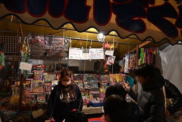 【日本京都】八阪神社跨年夜祭典，獨特燒繩子文化，熱鬧的樣子簡