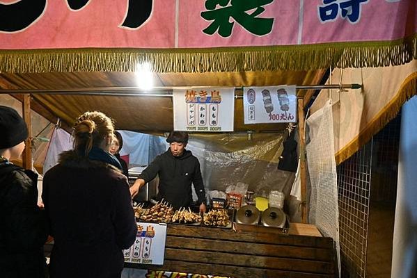 【日本京都】八阪神社跨年夜祭典，獨特燒繩子文化，熱鬧的樣子簡