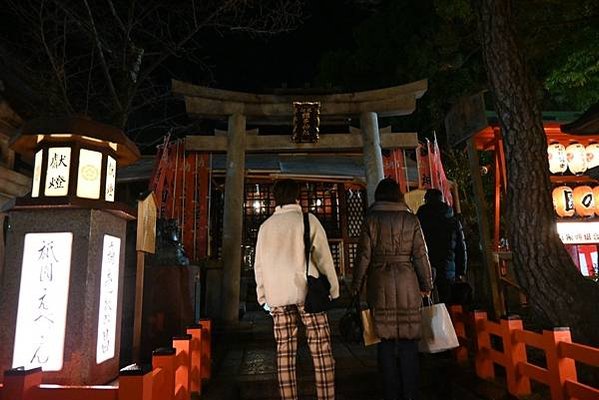 【日本京都】八阪神社跨年夜祭典，獨特燒繩子文化，熱鬧的樣子簡