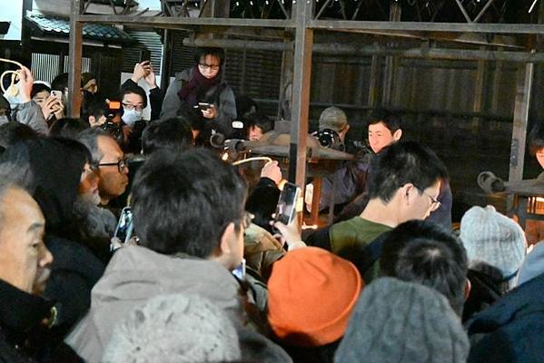 【日本京都】八阪神社跨年夜祭典，獨特燒繩子文化，熱鬧的樣子簡