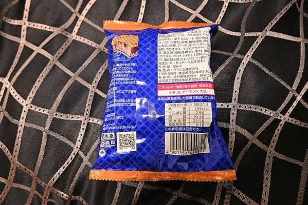 【最愛吃吃喝喝】日本便利商店冰品介紹 - 華夫餅杏仁巧克力冰