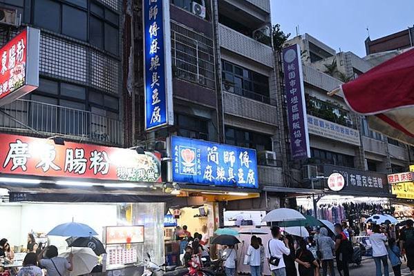 【最愛吃吃喝喝】中壢夜市簡師傅麻辣臭豆腐，又臭又香的超好吃臭
