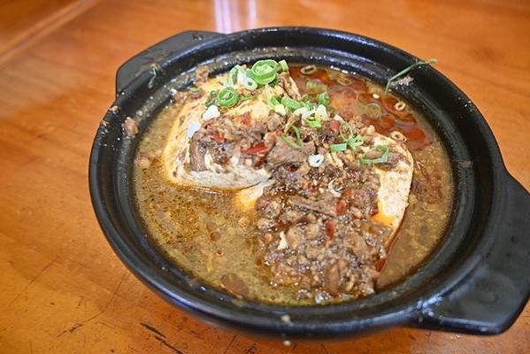 【最愛吃吃喝喝】中壢夜市簡師傅麻辣臭豆腐，又臭又香的超好吃臭