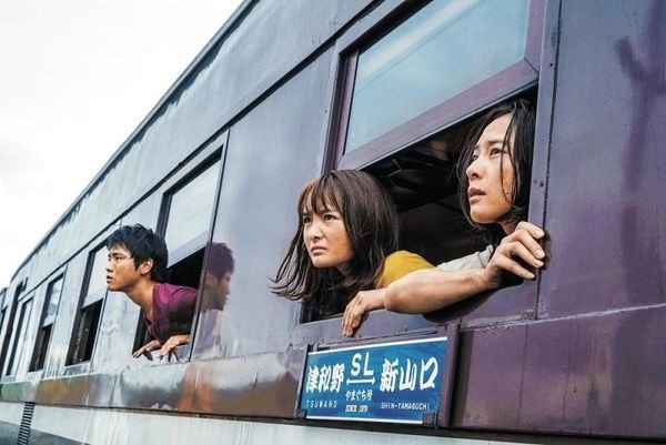 《生存家族》C571蒸汽火車/這部電影里，一家人在面臨著停電