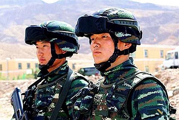 法國亞德里安鋼盔1915年/普魯士軍盔在1842年“尖頂帽”